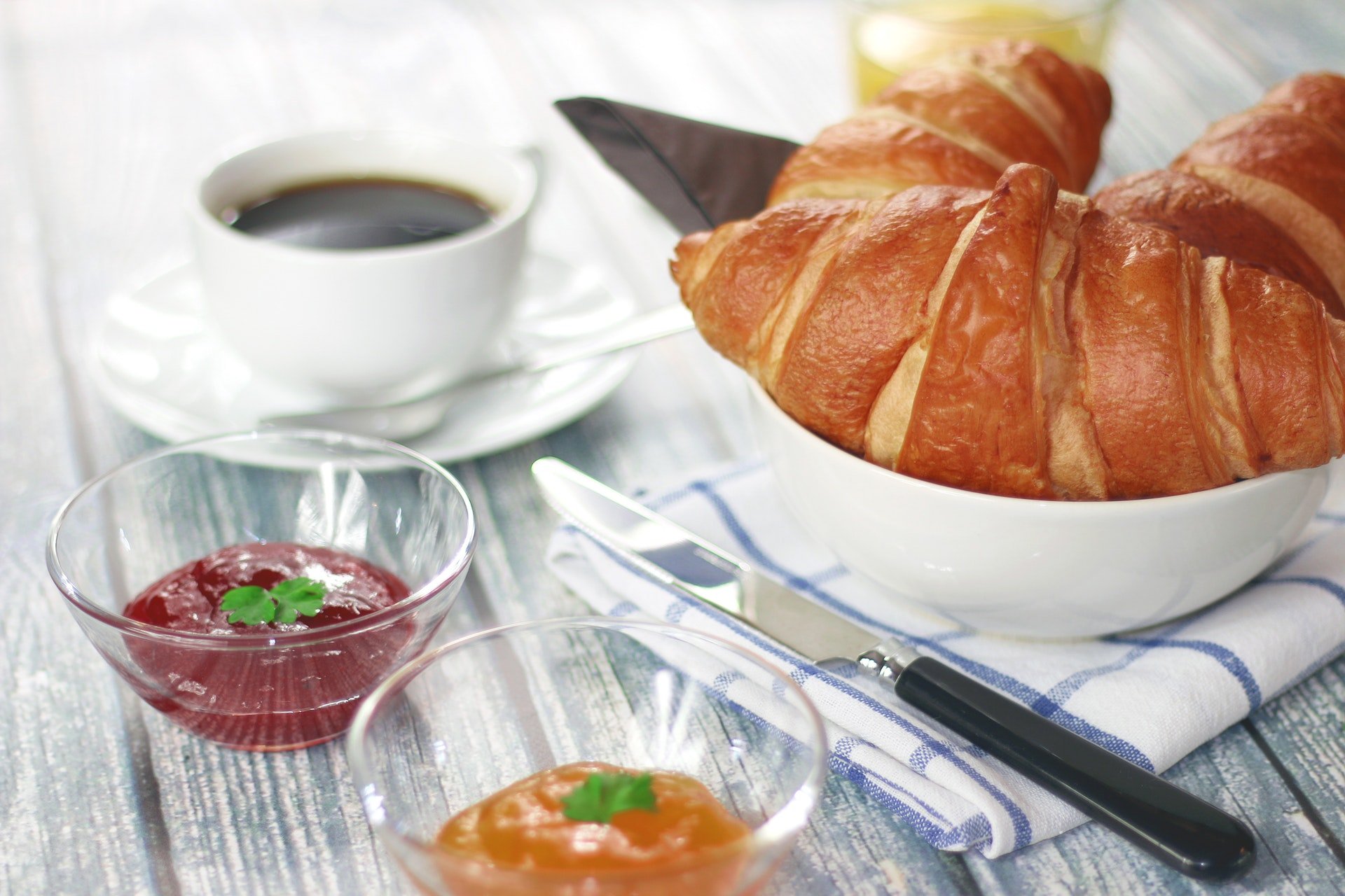 9/Photos libres/coffee-morning-breakfast-croissant.jpg